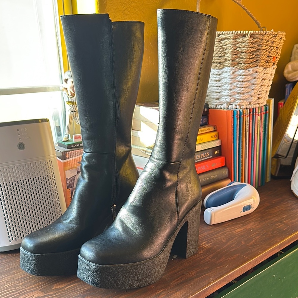 Black Heeled Boots with Chunky Platform